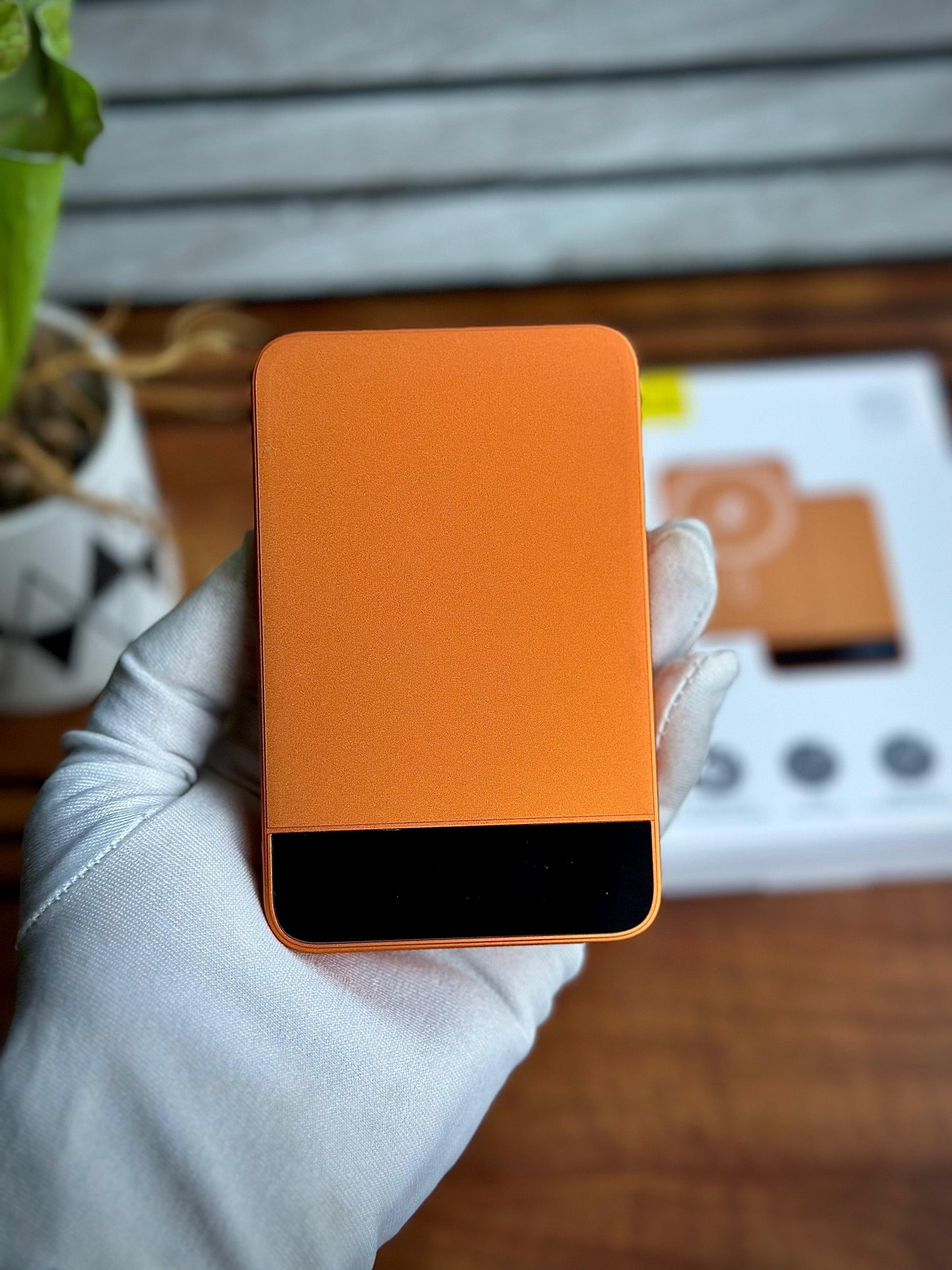 W8 Wireless Power Bank