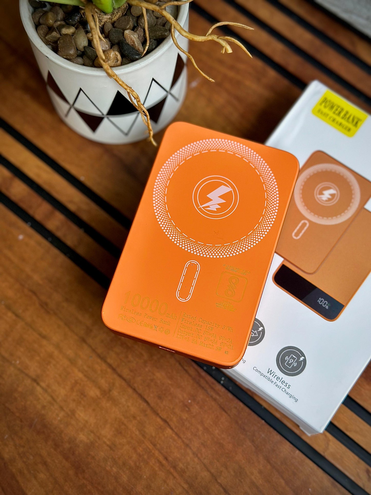 W8 Wireless Power Bank